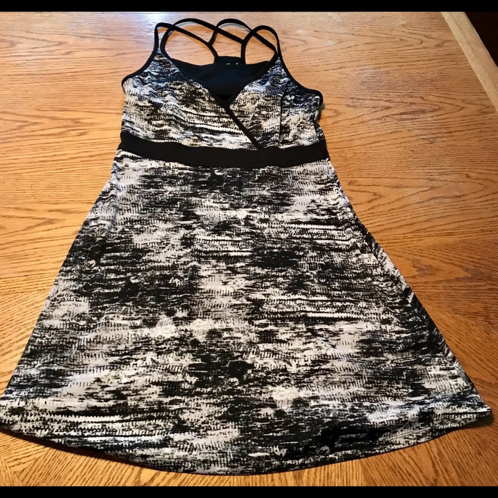 🖤 Exertek Active Dress, Size L. Black and White.